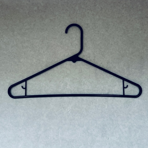 25 Dark Green Plastic Hangers with Hooks - Picture 3 of 3